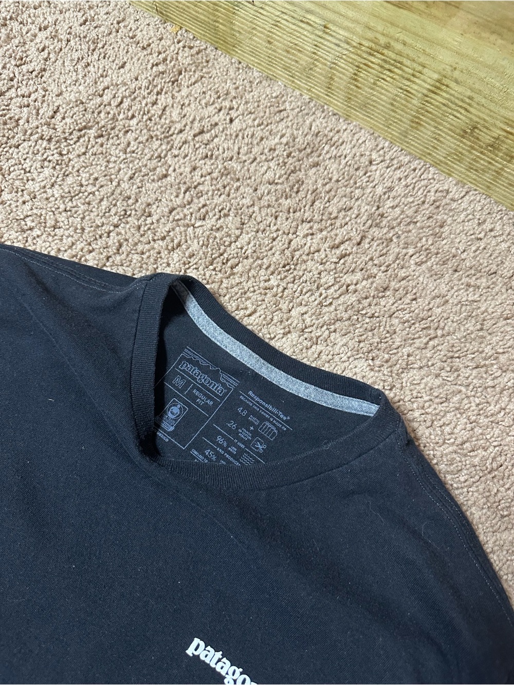 Patagonia t-shirt men’s medium black long sleeve minimalist outdoors - Picture 2 of 6